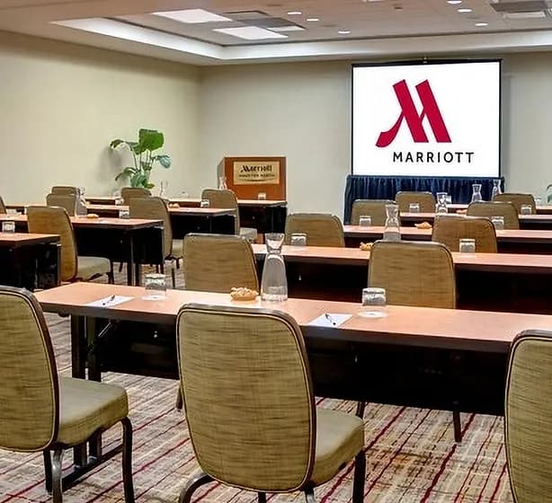 Houston Marriott North guest room